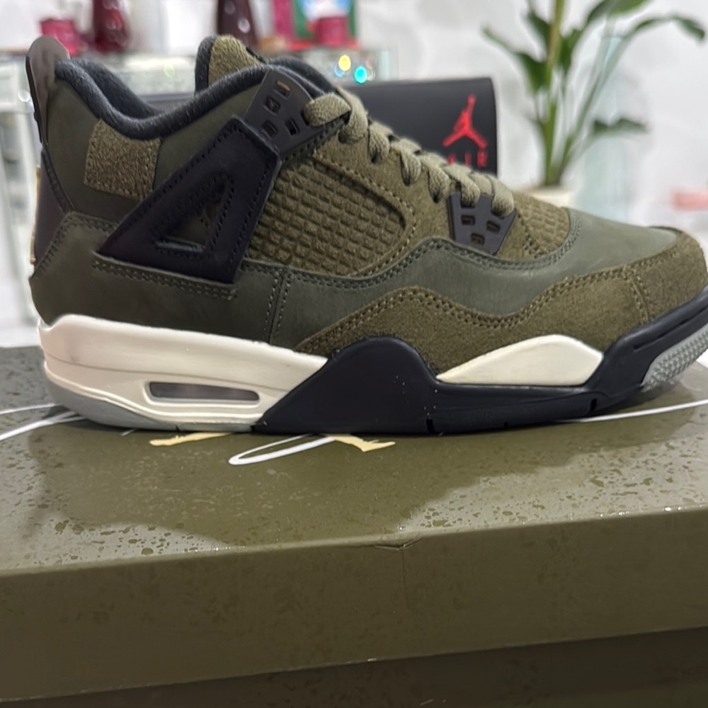 Air Jordan 4 Retro Olive Sneakers
